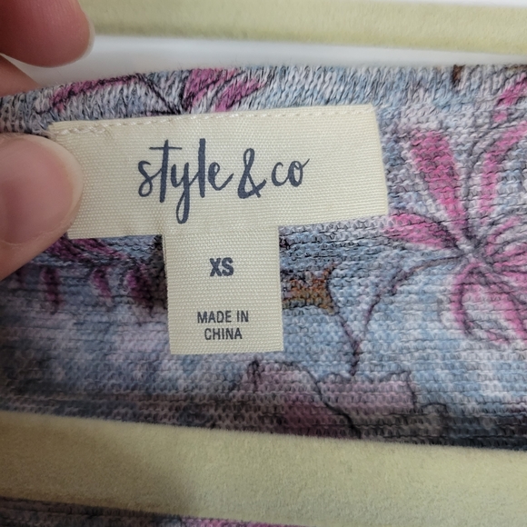 Style & Co NWT Womens/Tens floral T-shirt Size XS - Picture 3 of 9